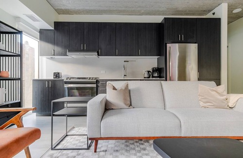 Old Town Apartment | Blueground | Old Town, rooftop, nr Lincoln Park