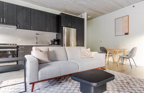 Old Town Apartment | Blueground | Old Town, rooftop, nr Lincoln Park