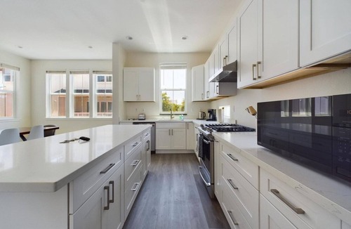 Newark House | Blueground | Palo Alto Gym, Pool, nr Stanford