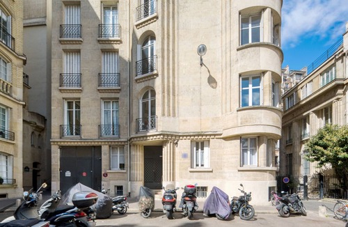 Passy Apartment | Blueground | Passy, elevator, nr Seine