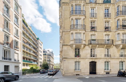 Passy Apartment | Blueground | Passy, elevator, nr Seine