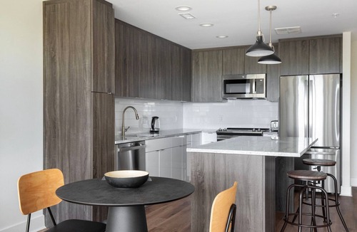 Pentagon City Apartment | Blueground | Pentagon City, rooftop, nr Potomac River