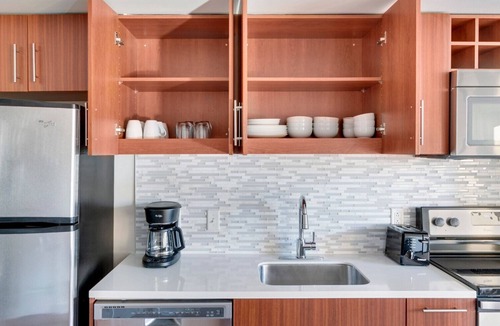 Rosslyn Apartment | Blueground | Radnor - Fort Myer Heights, view, nr Arlington Memorial Bridge