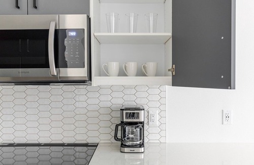 Redmond Apartment | Blueground | Redmond, pool & AC, nr park