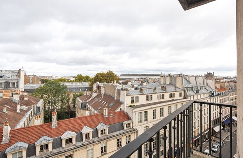 Saint-Thomas-d'Aquin Apartment | Blueground | Saint-Thomas-d'Aquin, balcony, nr Louvre