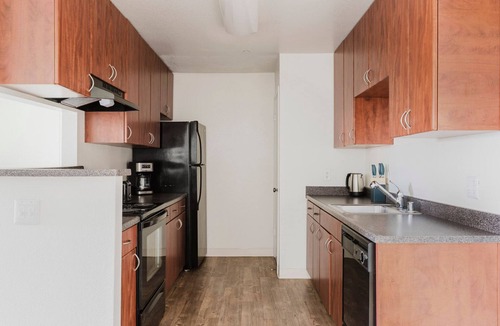 Shoreline West Apartment | Blueground | Shoreline West, balcony, nr Shoreline Park