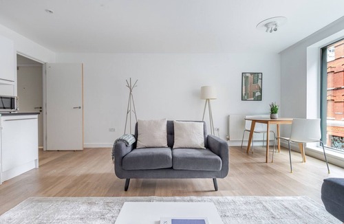 Spitalfields Apartment | Blueground | Spitalfields, rooftop, nr Tower Bridge