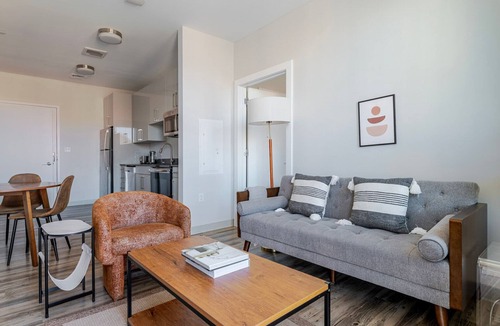 St. Elizabeth's Apartment | Blueground | St. Elizabeth's, balcony, nr Boston Park