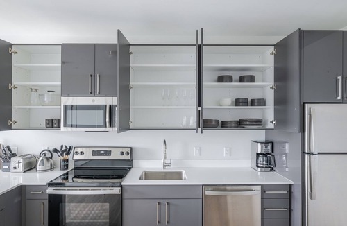 St. Elizabeth's Apartment | Blueground | St. Elizabeth's, pool, nr Boston Common