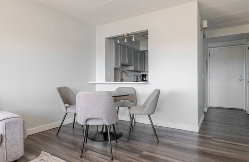 Cleveland Circle Apartment | Blueground | St. Elizabeth's, pool, nr Boston College