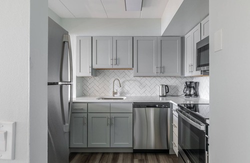 Cleveland Circle Apartment | Blueground | St. Elizabeth's, pool, nr Boston College