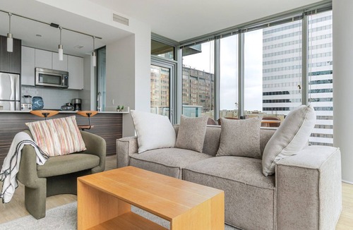 Downtown Chicago Apartment | Blueground | The Loop, pool, nr Millennium Park