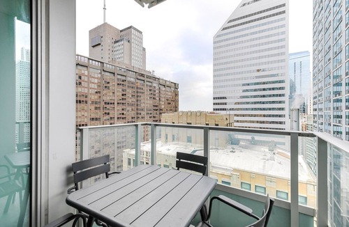 Downtown Chicago Apartment | Blueground | The Loop, pool, nr Millennium Park