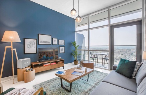 Trade Center Apartment | Blueground | Trade Centre 1, pool, nr Dubai Mall