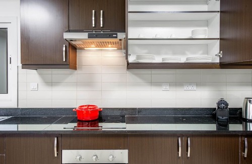 Trade Center Apartment | Blueground | Trade Centre 1, pool, nr Dubai Mall