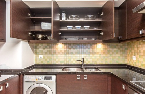 Trade Center Apartment | Blueground | Trade Centre 1, pool, nr Dubai Mall