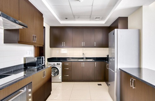 Trade Center Apartment | Blueground | Trade Centre 1, pool, nr Dubai Mall