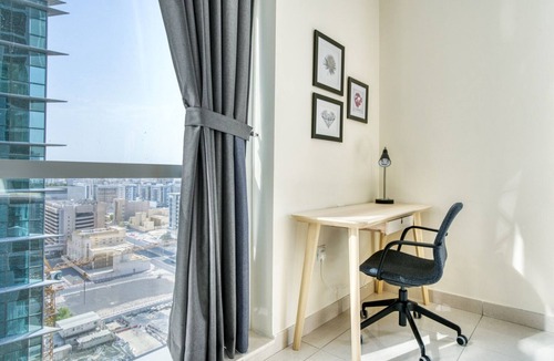 Trade Center Apartment | Blueground | Trade Centre 1, pool, nr Dubai Mall
