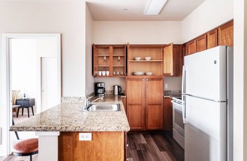 University District Apartment | Blueground | Univ Dist, AC & elev, nr UW & Burke