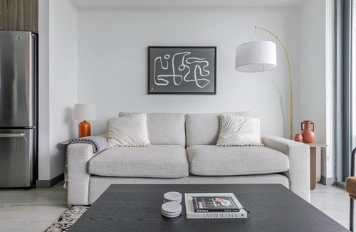 Northeast Miami Apartment | Blueground | Upper East Side, pool, nr Biscayne Bay