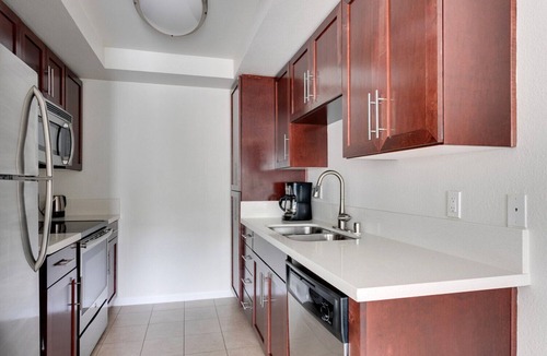 Rancho Palos Verdes Apartment | Blueground | Rancho Palos Verdes, pool, nr Point Vicente Lighthouse