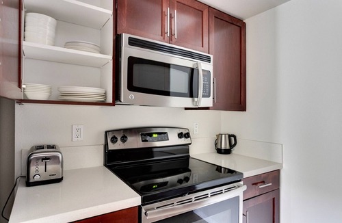 Rancho Palos Verdes Apartment | Blueground | Rancho Palos Verdes, pool, nr Point Vicente Lighthouse