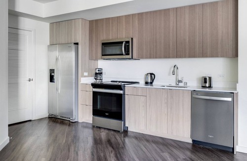 Alameda Apartment | Blueground | West Alameda, fitness center, nr Park