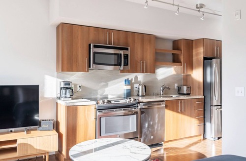 West Bellevue Apartment | Blueground | West Bellevue, balcony, nr Lake Washington