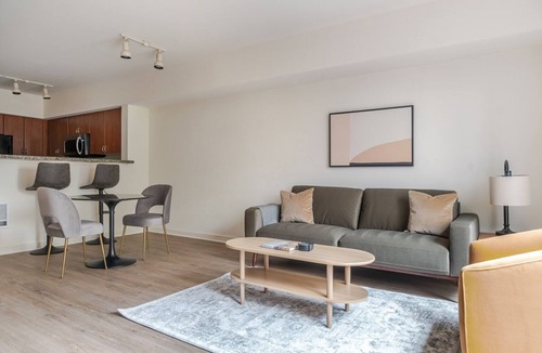 West Bellevue Apartment | Blueground | West Bellevue, view, nr Lake Washington