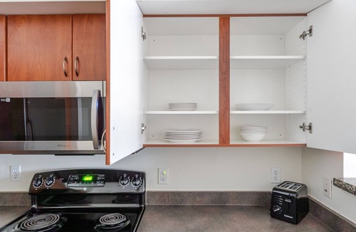 West Bellevue Apartment | Blueground | West Bellevue, view, nr Lake Washington