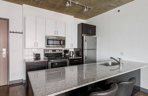 West Loop Gate Apartment | Blueground | West Loop Gate, pool, nr Union Station