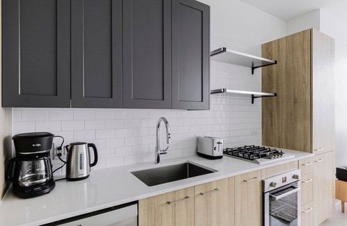 West Loop Apartment | Blueground | West Loop, pool & w/d, nr Willis