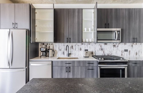 Near West Side Apartment | Blueground | West Loop, pool & gym, nr park