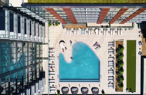 Near West Side Apartment | Blueground | West Loop, pool & gym, nr park