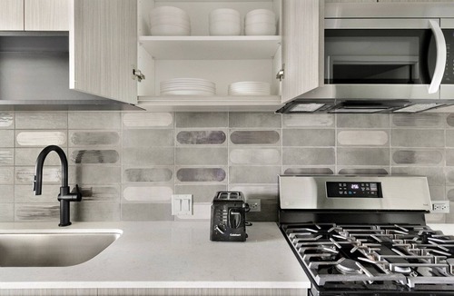 Near West Side Apartment | Blueground | West Loop, pool, nr Skinner Park