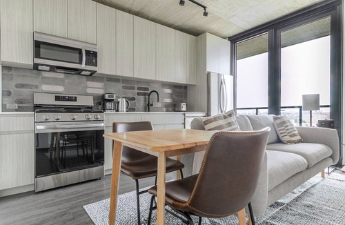 Near West Side Apartment | Blueground | West Loop, rooftop, nr Union Park