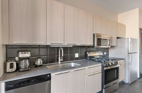 Wicker Park Apartment | Blueground | Wicker Park, rooftop, nr Humboldt Park