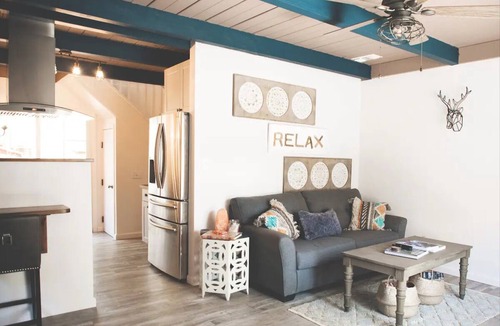 Sugarloaf Ski Chalet | BlueJay Chalet - Cozy Modern Cabin - Sleeps 6!
