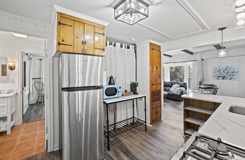 Bluemont Cottage | Bluemont Escape: Hot tub, Walk to Bears Den, AT Trail and Bear Chase Brewery