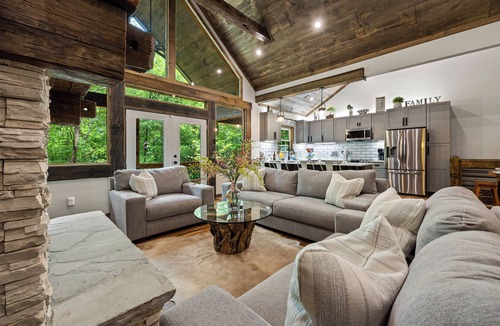 Blue Ridge Cabin | BlueRidge Cabin/Basketball-Putting Green w/Creek