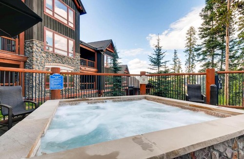Four O'Clock Hotel | BlueSky 304