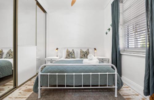 Adelaide Central Business District Apartment | Bluestone Cottage - Vintage Courtyard Charm in CBD