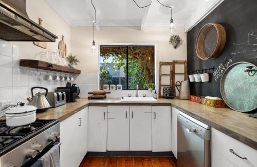 Adelaide Central Business District Apartment | Bluestone Cottage - Vintage Courtyard Charm in CBD