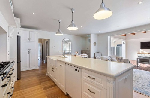 North Adelaide Apartment | Bluestone Symmetrical Cottage with Outdoor Area