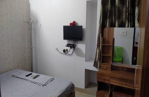 Saravanampatty Hotel | Bluestones Residency