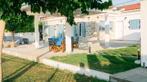 Gialtra Villa | Bluevera sandy beachfront villa-Aidipsos bay