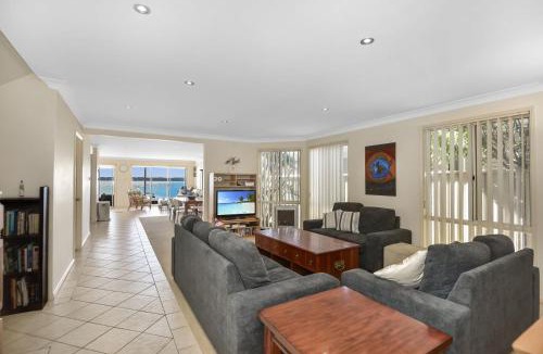 Mannering Park House | Bluewater at Mannering Park