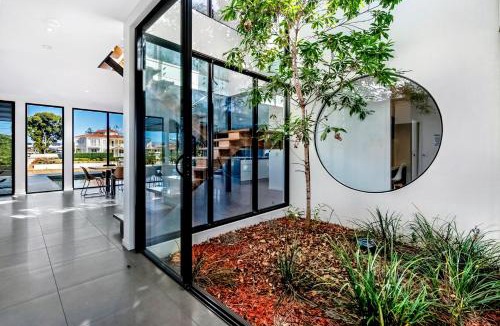 Broadbeach Waters House | Bluewater Oasis - Heated Pool Winter Discounts