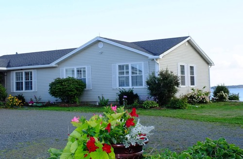 Vernon Bridge House | BLUEWATERS RETREAT VACATION HOME
