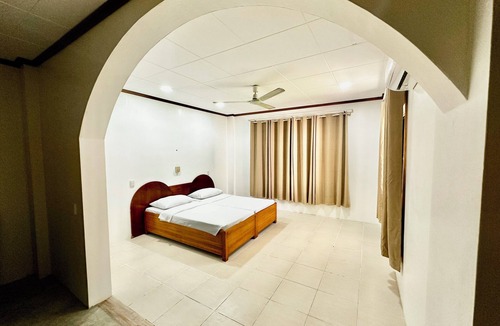Basdiot Hotel | Bluewaves Hostel & Villa Panagsama by Hiverooms